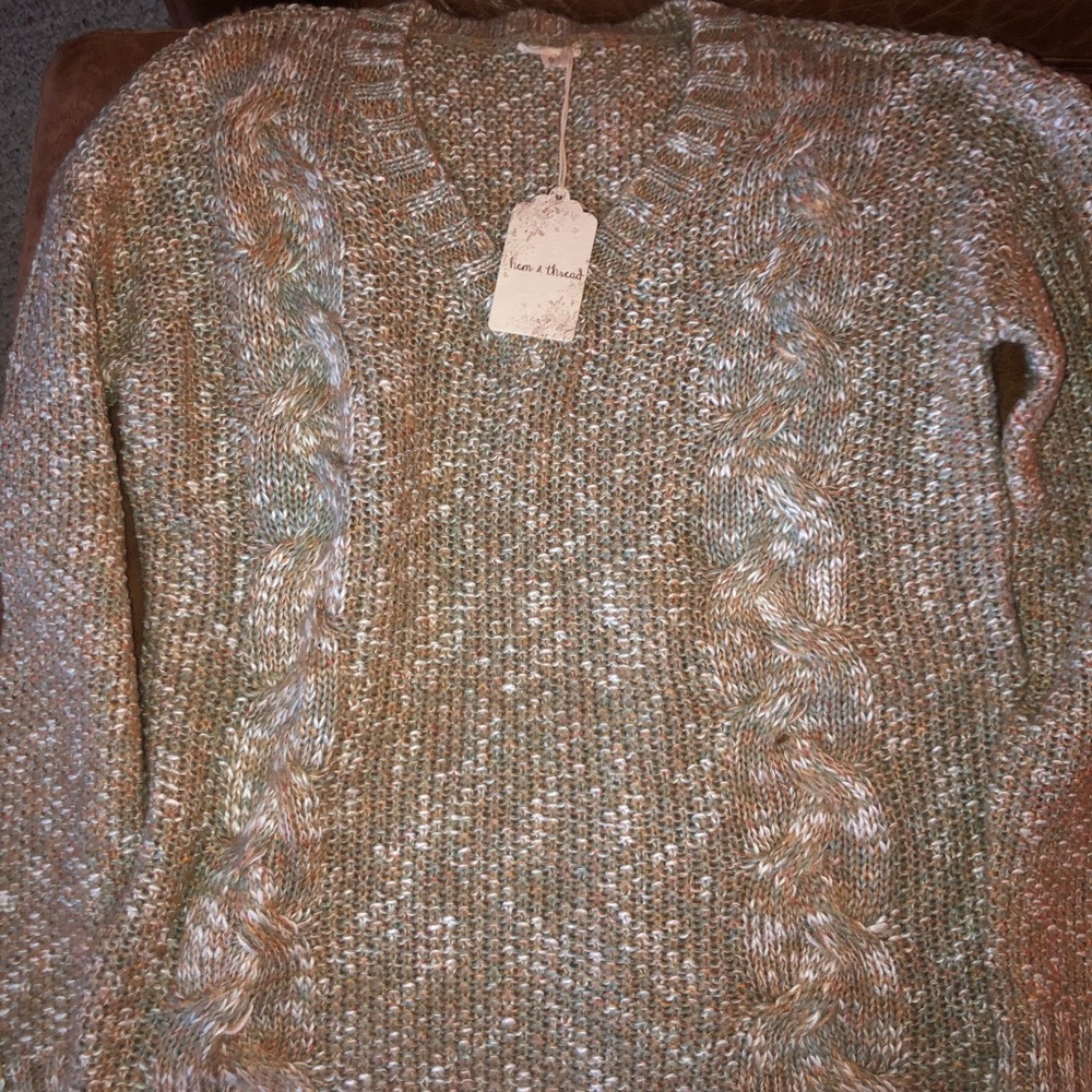 BRAND NEW crew neck sweater